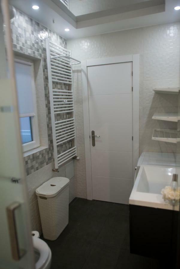 Camp Nou, Europa Fira - Modern Two-Bedroom Apartment With Heating L'Hospitalet de Llobregat Esterno foto