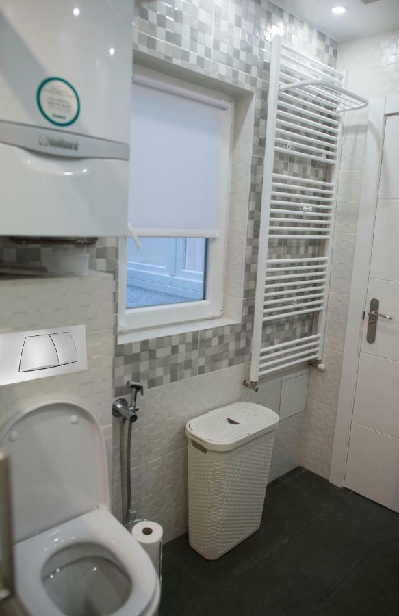 Camp Nou, Europa Fira - Modern Two-Bedroom Apartment With Heating L'Hospitalet de Llobregat Esterno foto